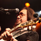 Frehley Lines Up Slash for Covers Project