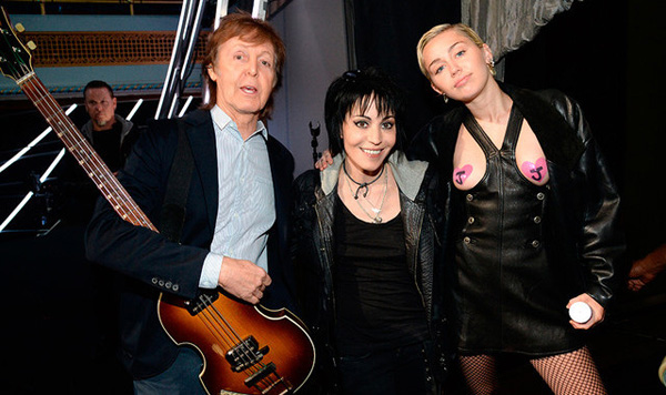 Miley Cyrus Claims Her Boobs Made Sir Paul McCartney Uncomfortable | Music  News @ Ultimate-Guitar.Com