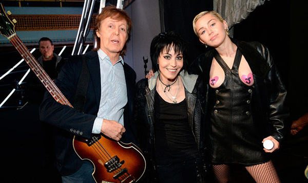 Miley Cyrus Lesbian Cum - Miley Cyrus Claims Her Boobs Made Sir Paul McCartney Uncomfortable | Music  News @ Ultimate-Guitar.Com