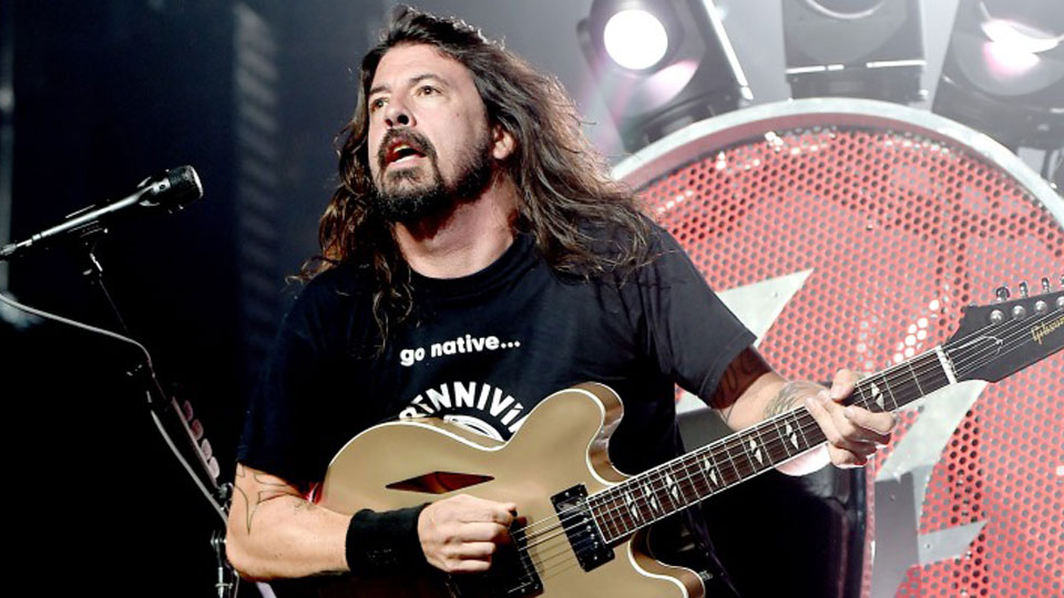 Dave Grohl brings his mother to visit Dave Grohl brings his mother to visit