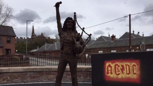 Watch: Phil Rudd’s First Time At Bon Scott’s Statue | Ultimate Guitar