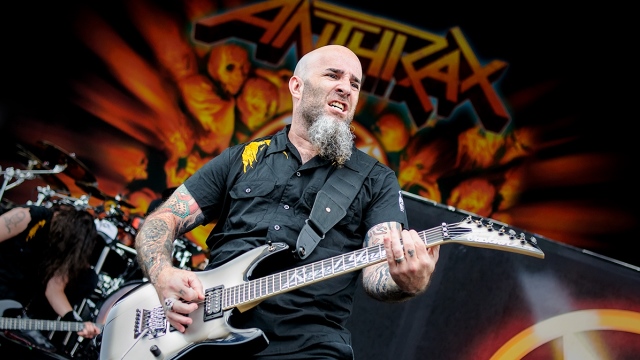 Watch Scott Ian Showing Off His Stage Rig | Music News @ Ultimate ...