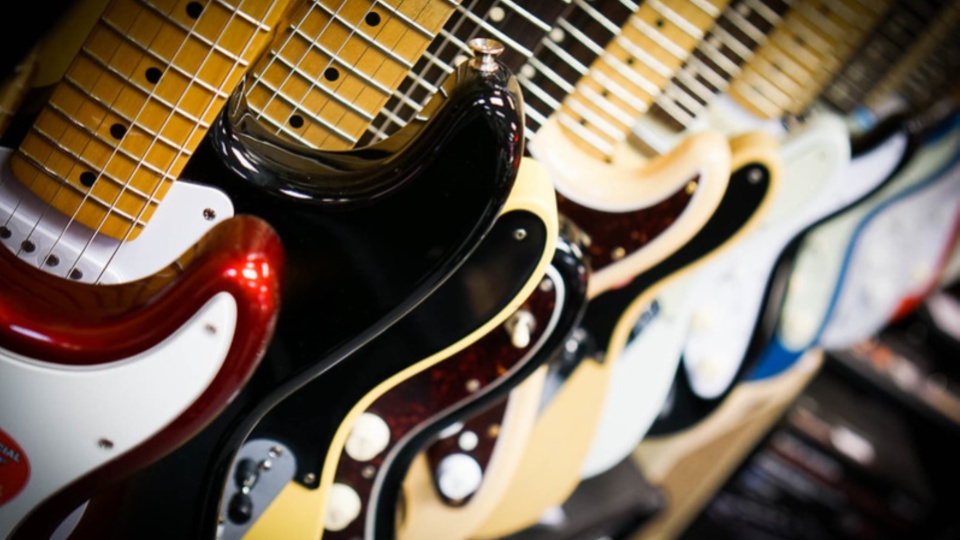 5 Reasons To Keep Supporting Brick And Mortar Guitar Stores