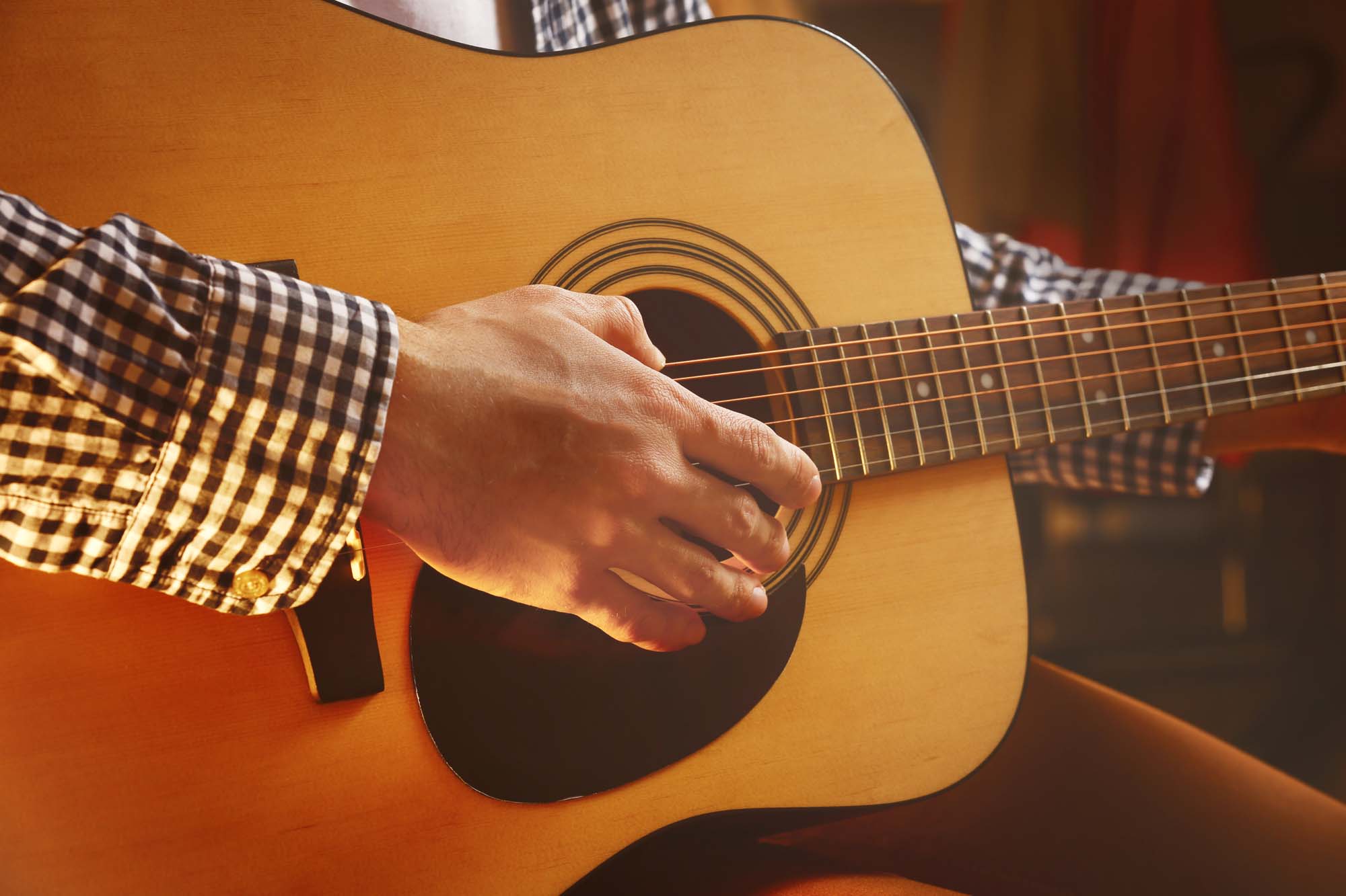 How to Strum a Guitar — Beginner's Guide for Strumming a Guitar 🎸